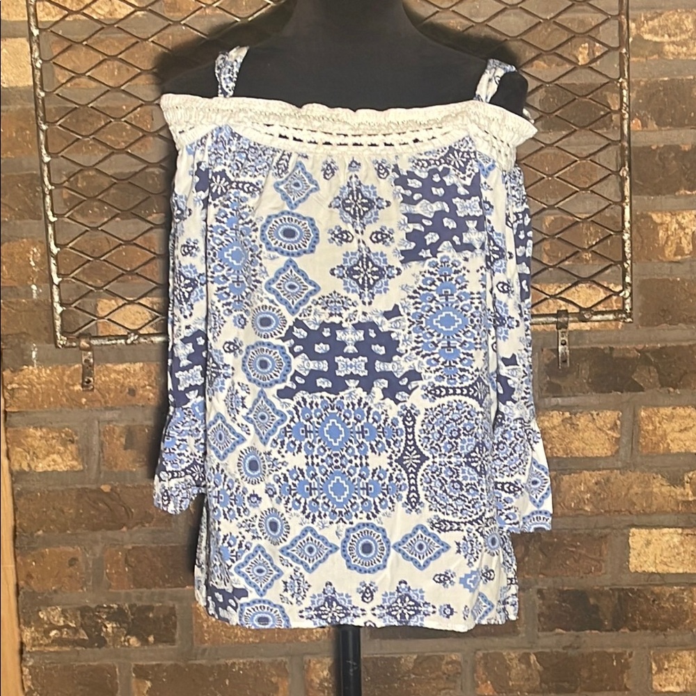 One World Blue and White Geo Patterned Women's Off the Shoulder  Top M